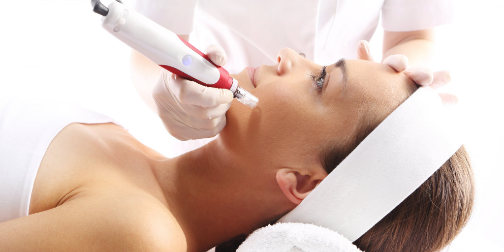  Mehr Festigkeit und Elastizität durch Microneedling
